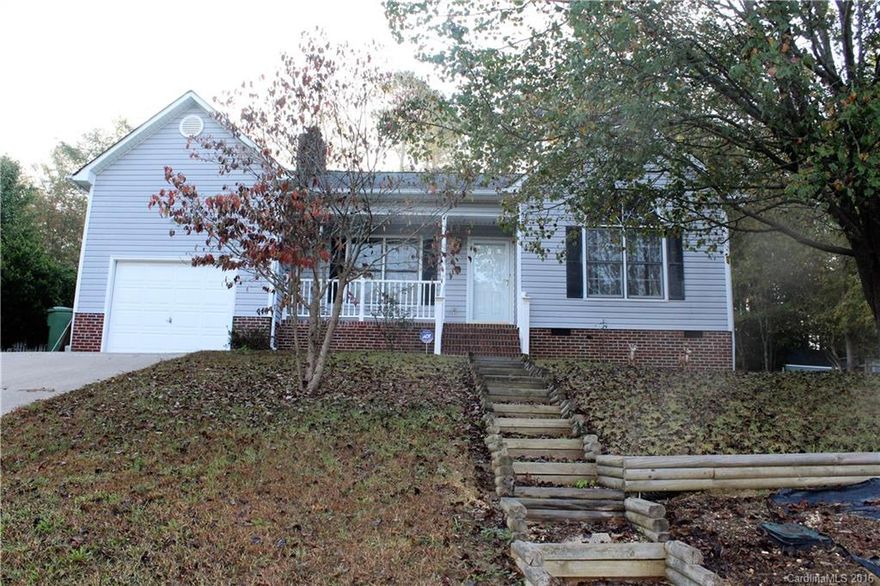 immaculate One Owner Home !!  Great Starter Home... Vaulted Ceiling  in Great Room with Gas Logs.
Almost New Appliances ..  WASHER , GAS DRYER AND REFRIGERATOR WILL REMAIN..