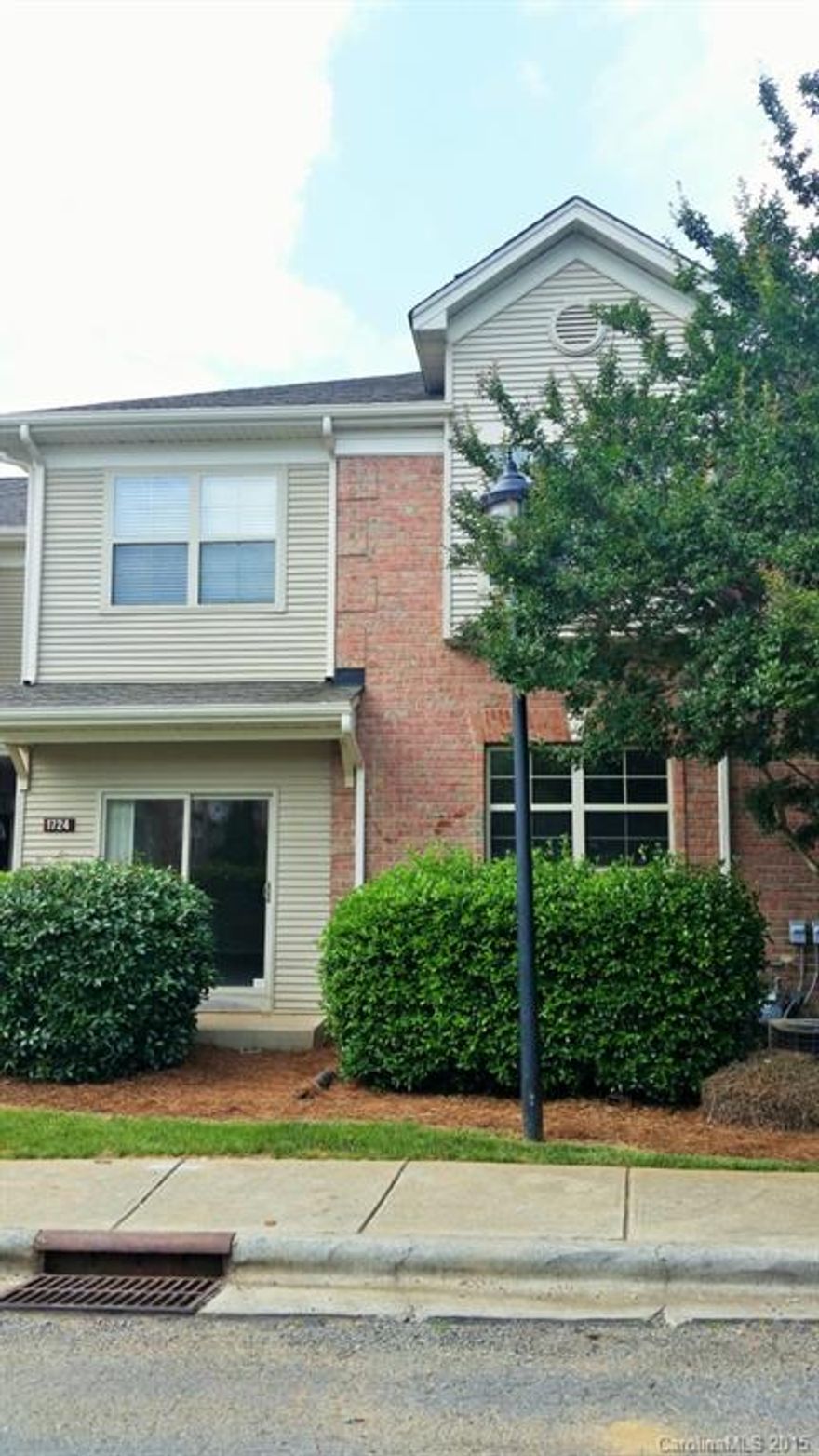 Nice 3 Bedroom 2.5 Bathroom Townhome in Michael's Landing.  Close to 85.  Interior has new paint and carpet.  Ceramic tile throughout main floor.  Don't miss this one, will not last long!  Schedule your appointment today.
To schedule an appointment, please see instructions in agent remarks.