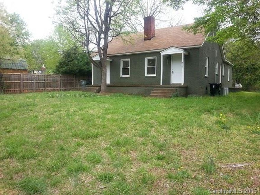 This property has 2 bedrooms and 1 bathroom. Newly Renovated! Nice flooring throughout! Easy access to Union St S in Concord!