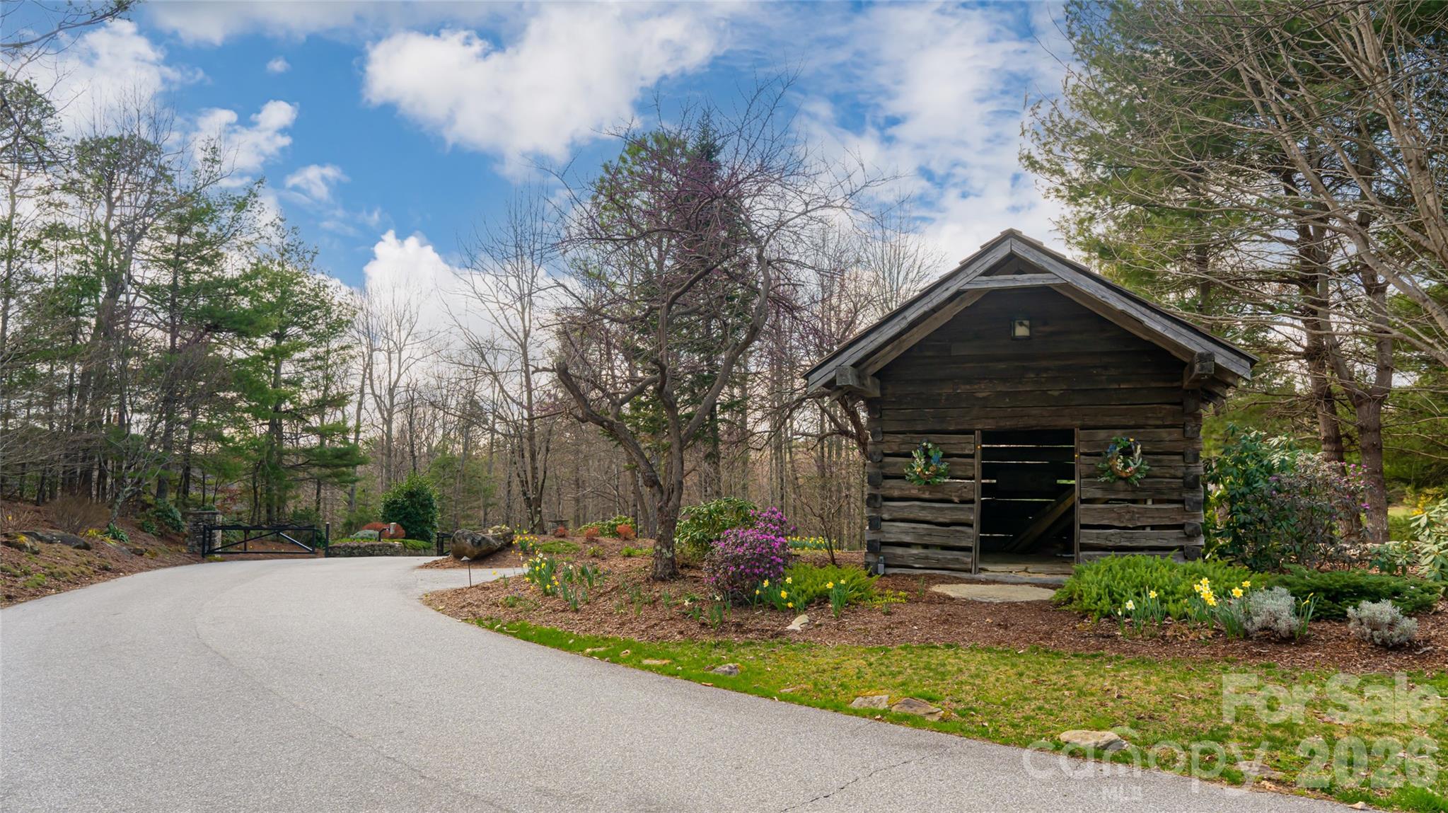 Pinnacle Falls - Residential