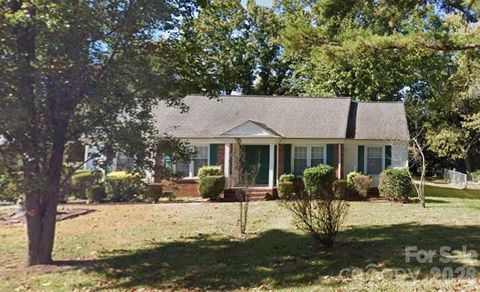 Photo of 6120 Farm Pond Lane, Charlotte, NC 28212 (MLS # 4343816)