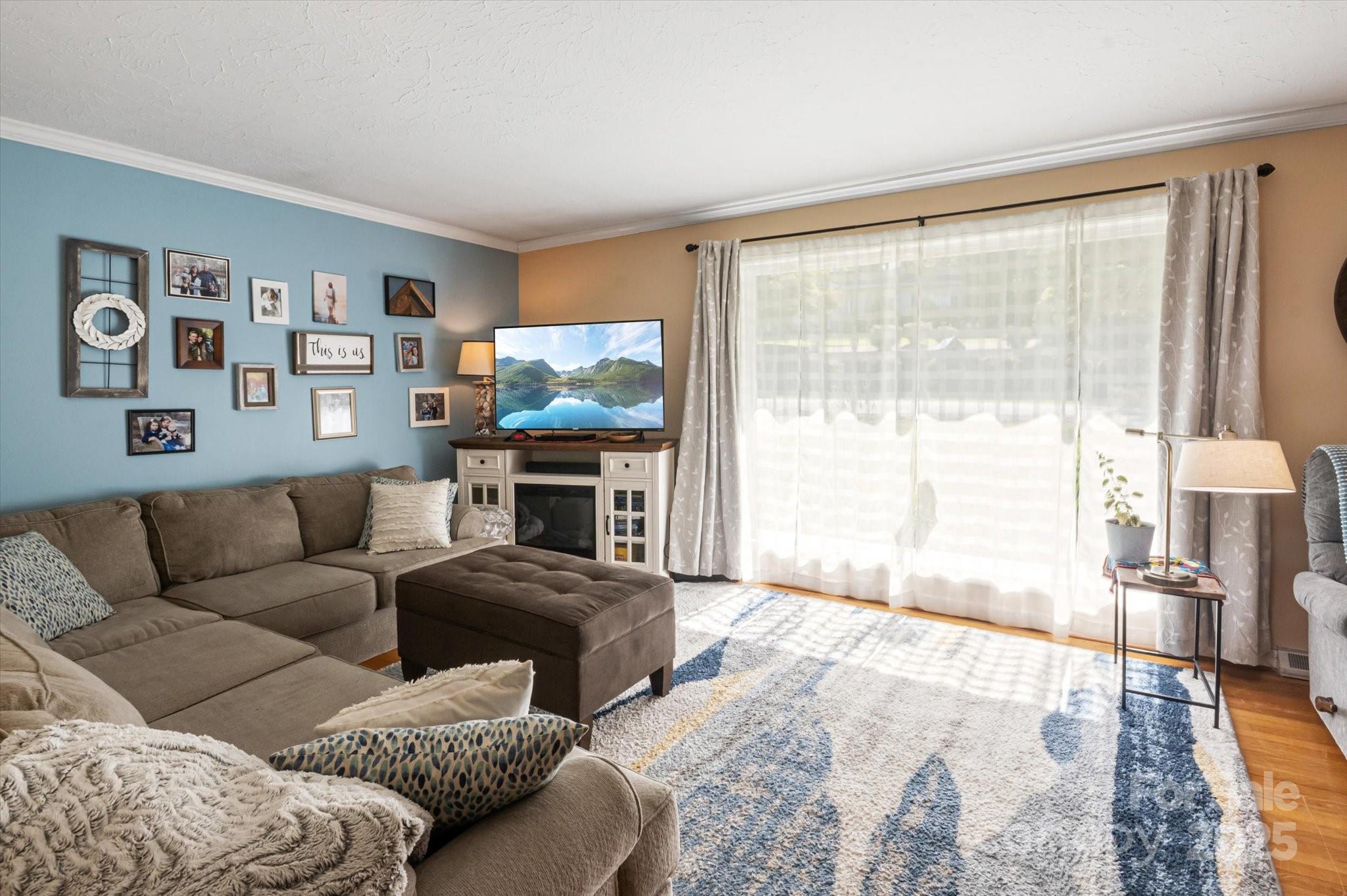 441 Hillcrest Circle