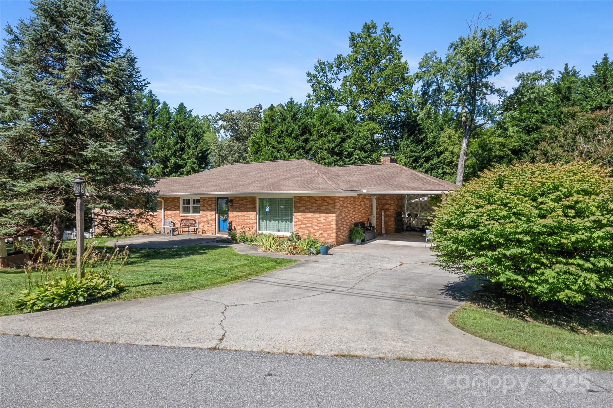 441 Hillcrest Circle