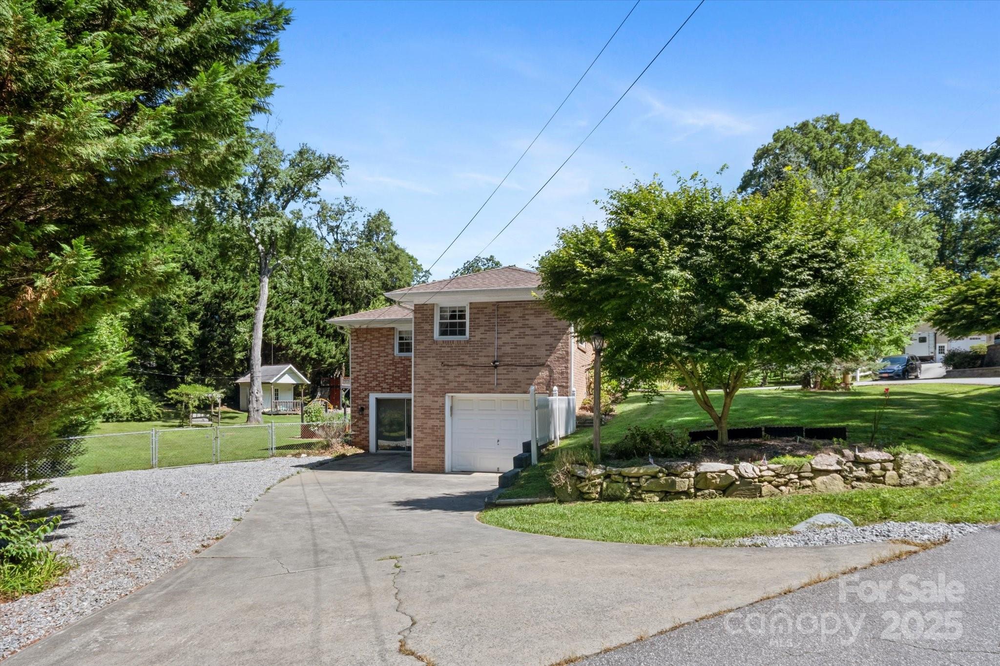 441 Hillcrest Circle