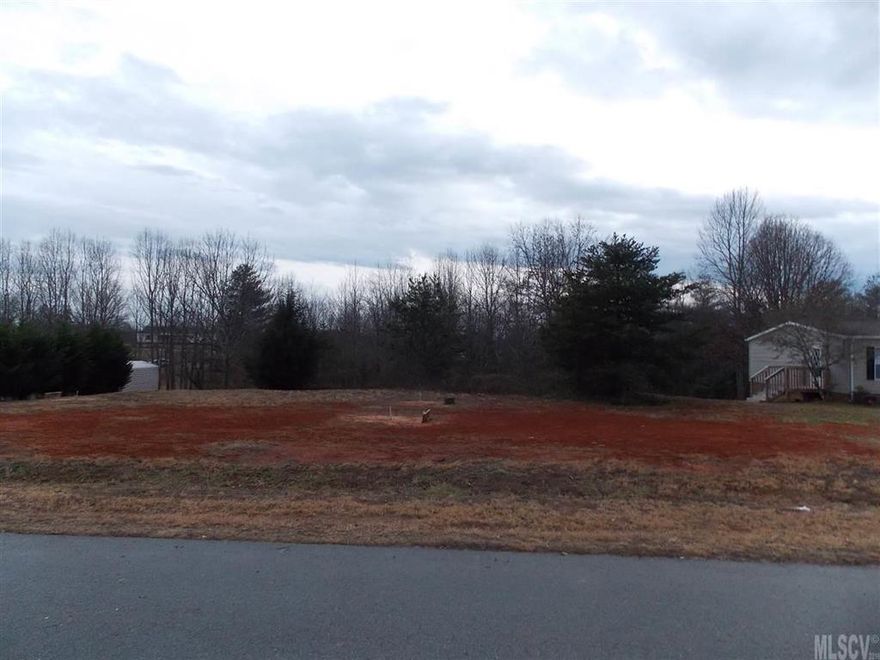 Land lot with public water and electricity available at the street. Manufactured and modular homes allowed.