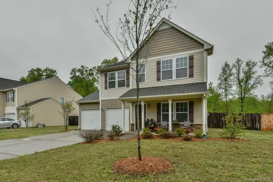 Don't wait to build, this property is available today!  Nice 3 bed/2.5 bath home with loft.  Kitchen boasts beautiful granite countertops with center island.  Butler's pantry.  Home has recently been painted downstairs, and new flooring in the kitchen.  Close to shopping and all that Lake Wylie has to offer.