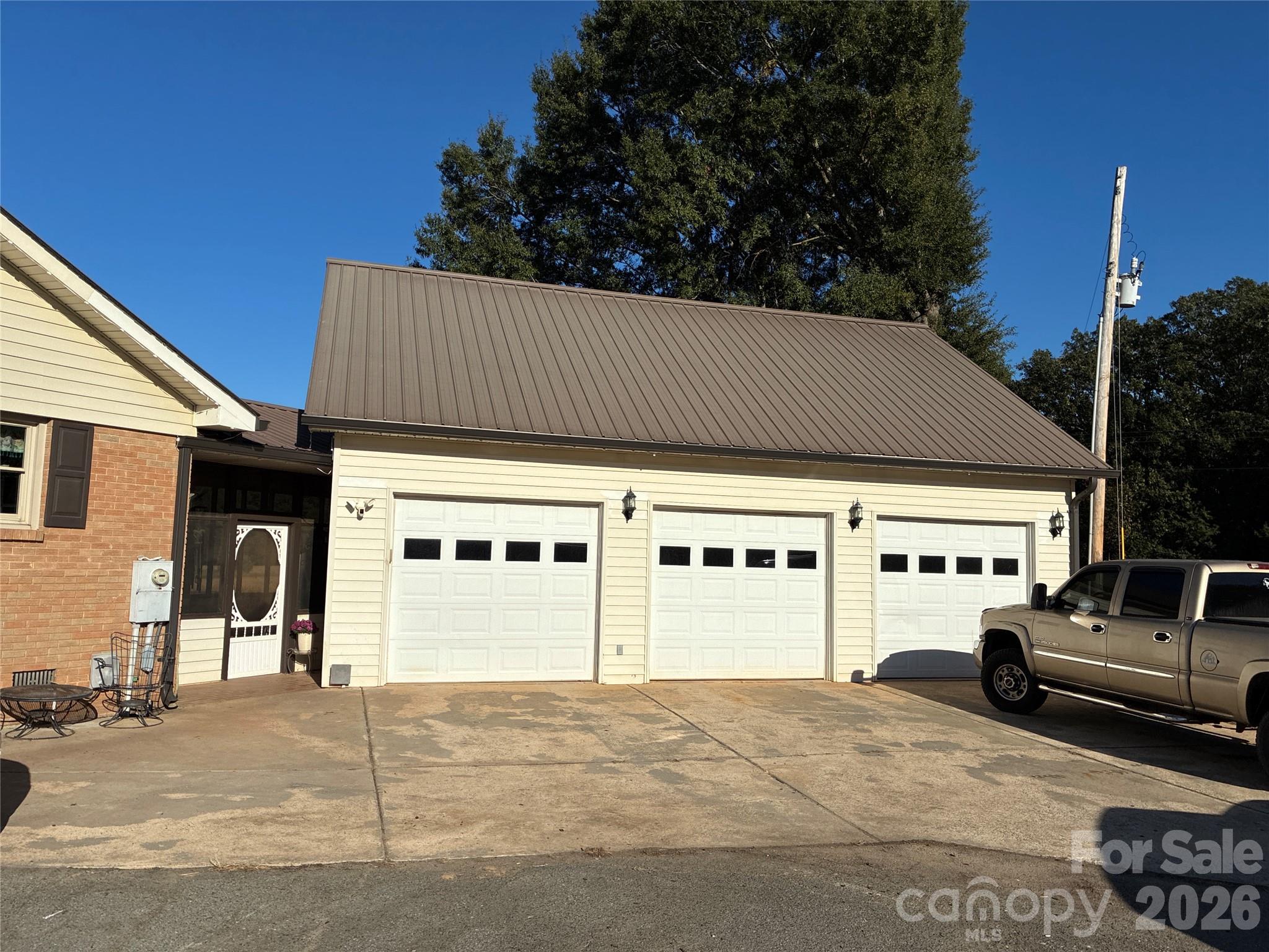 902 Tomberlin Street