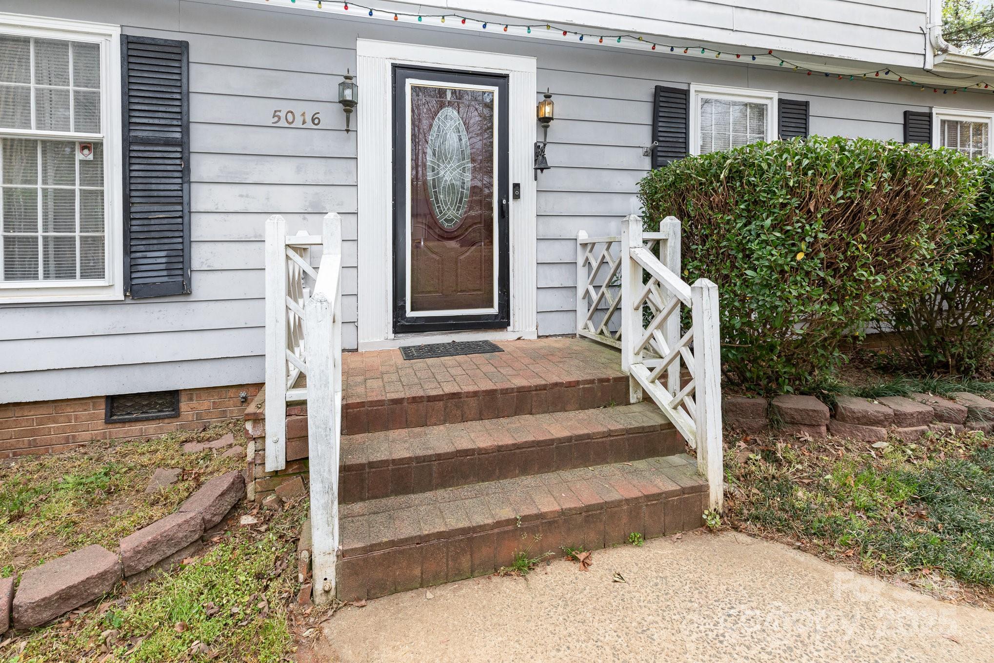 5016 Chestnut Lake Drive