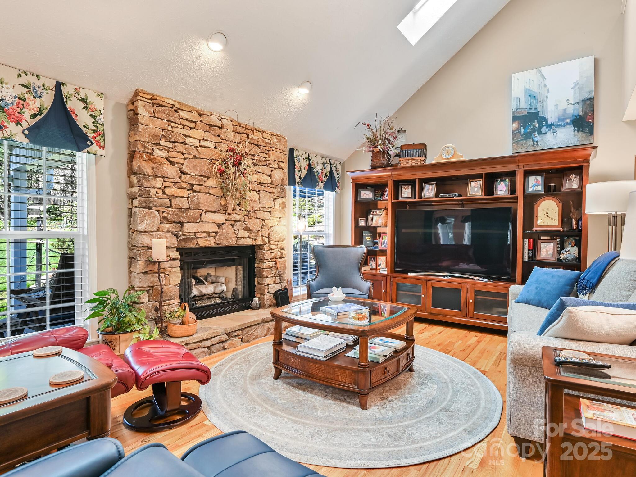 Old Applewood Hollow - Residential