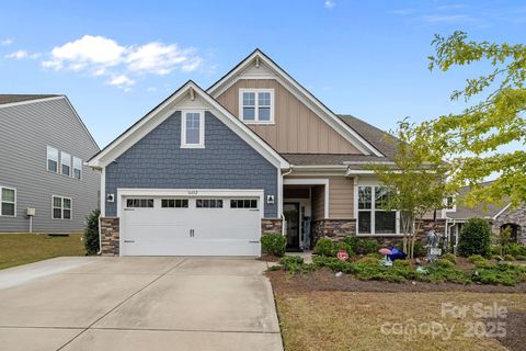 Photo of 16812 Lookout Landing Lane, Charlotte, NC 28278 (MLS # 4309202)