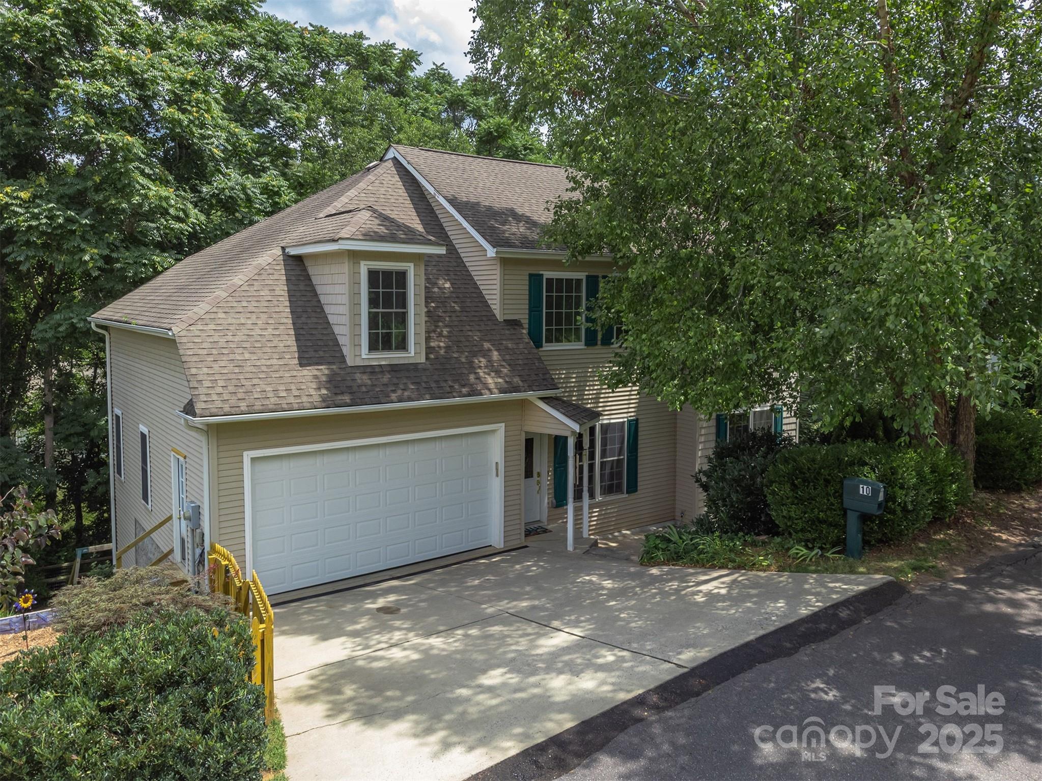 10 Village East Court