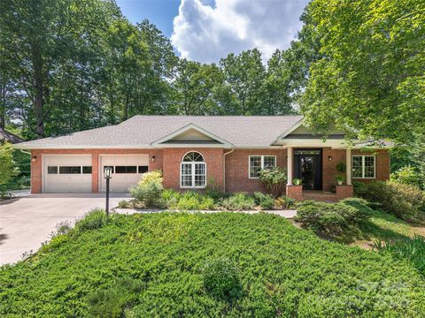 Photo of 306 Croydon Drive, Hendersonville, NC 28791 (MLS # 4267437)