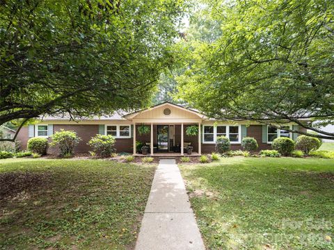 Photo of 29 Jean Drive, Asheville, NC 28803 (MLS # 4398756)