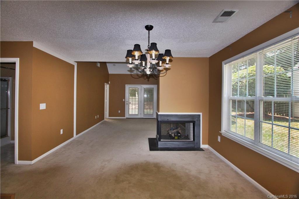 Elizabeth Townes - Residential Lease