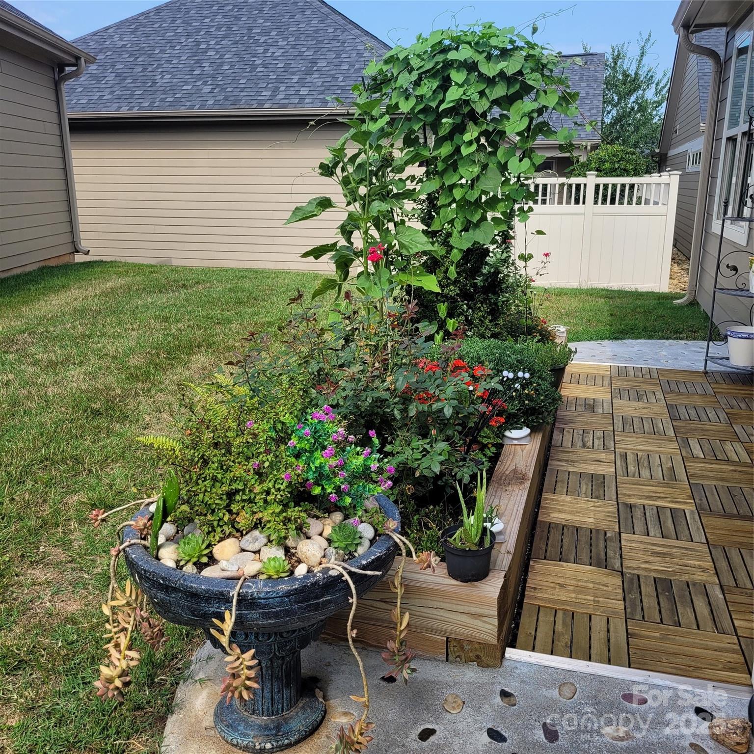 Hickory, North Carolina 28601, United States, 2 Bedrooms Bedrooms, ,2 BathroomsBathrooms,Residential,Active,168305