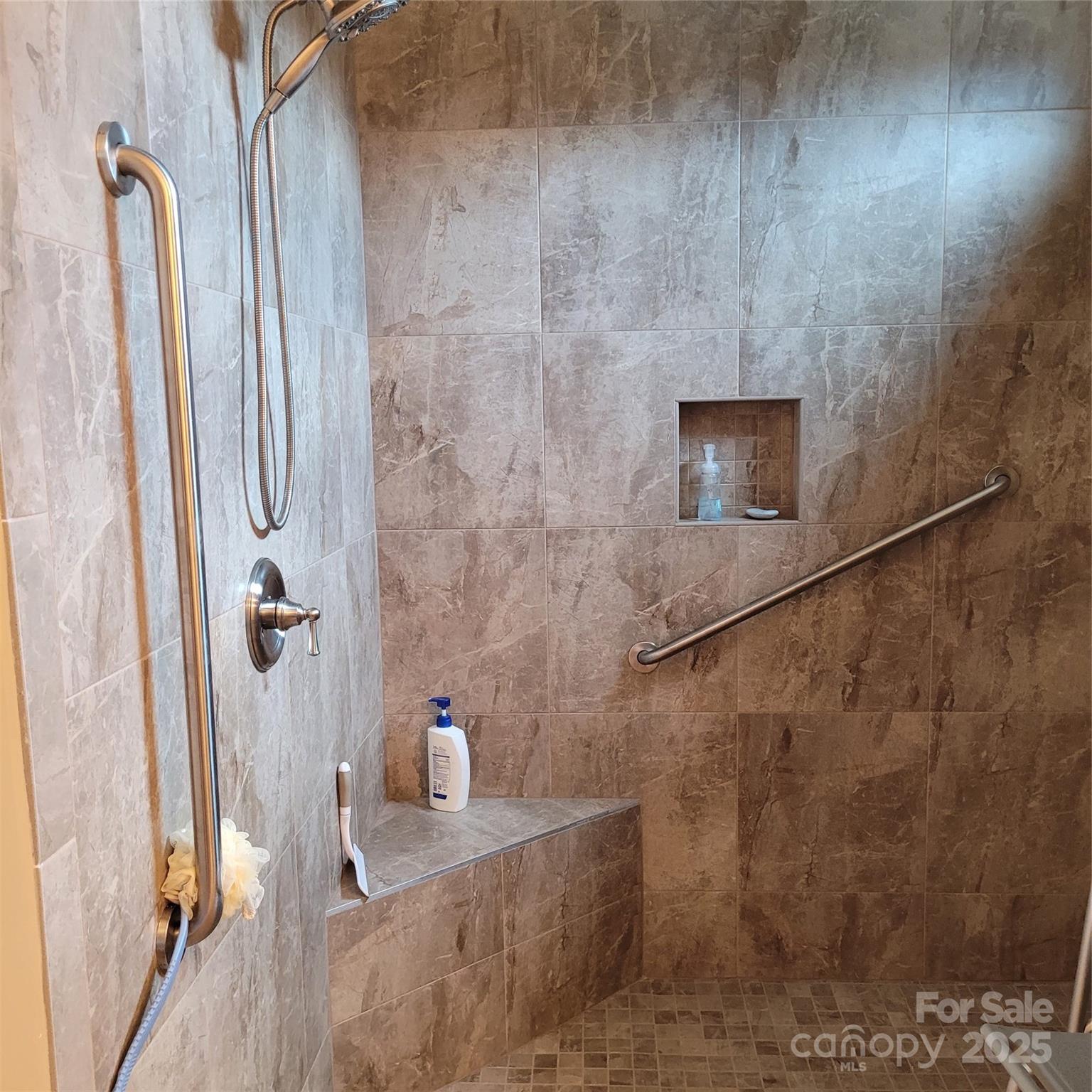 Hickory, North Carolina 28601, United States, 2 Bedrooms Bedrooms, ,2 BathroomsBathrooms,Residential,Active,168305