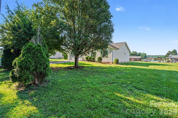 105 3RD AVE NW, HILDEBRAN, NC 28637 - Image b4949efa2a0895523df327d2a24bc278/3845738291
