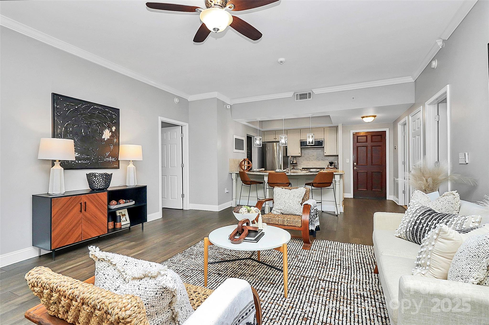 300 W 5th Street 003