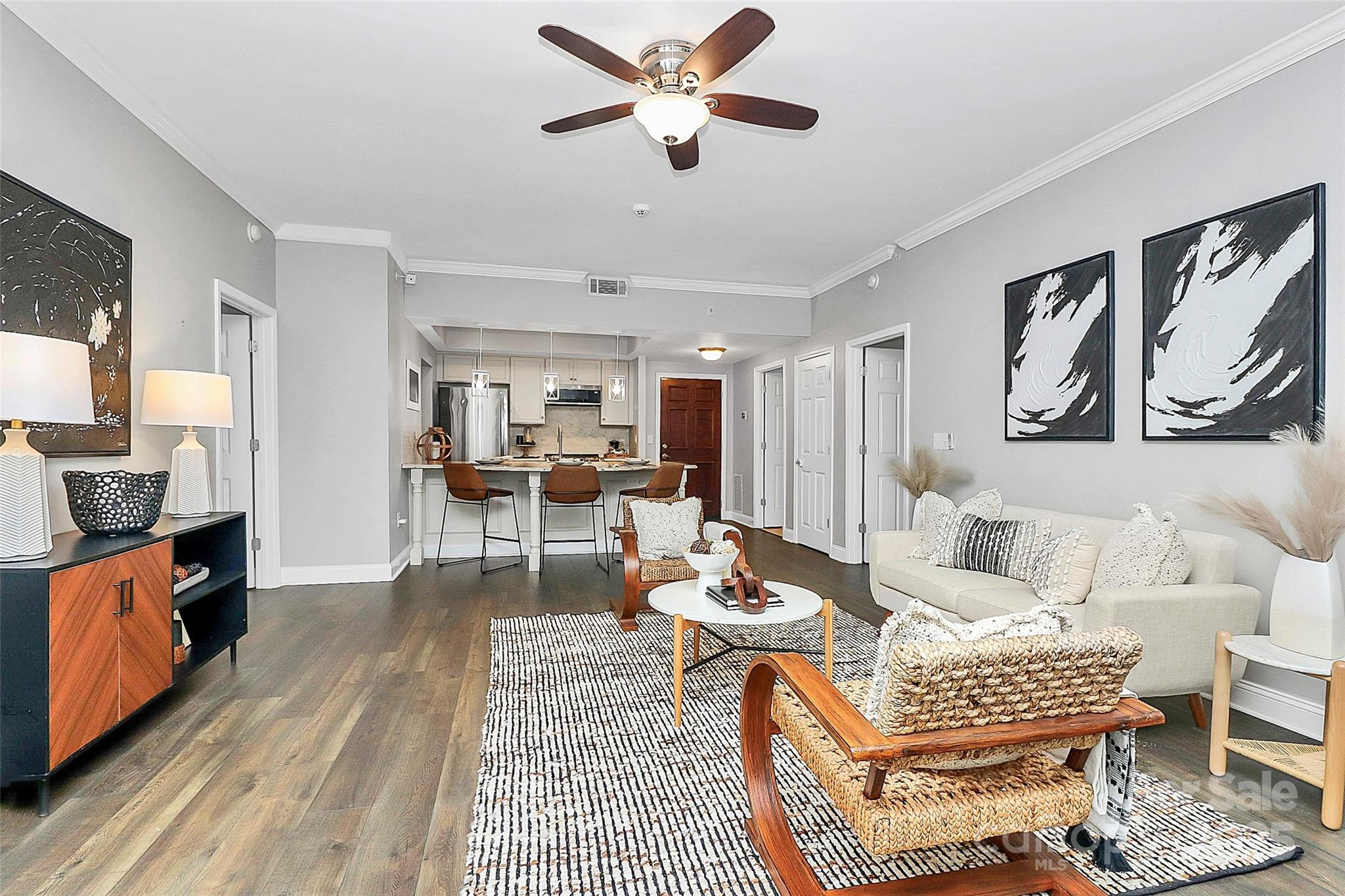 300 W 5th Street 003
