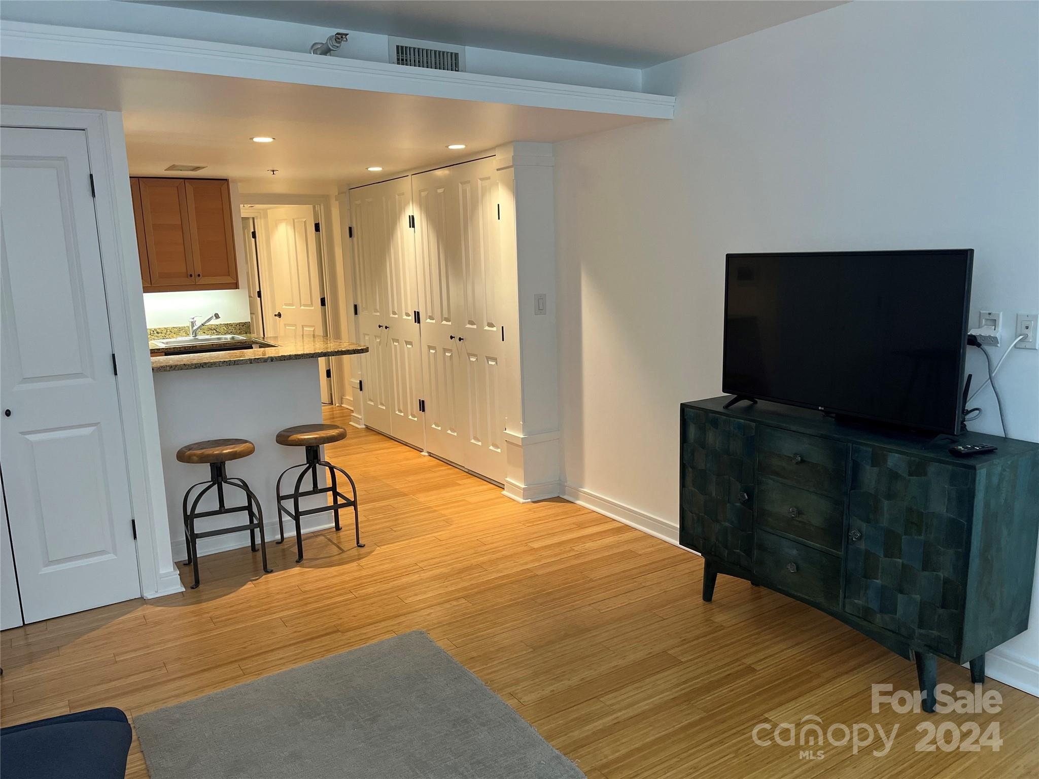 37 Hiawassee Street E103