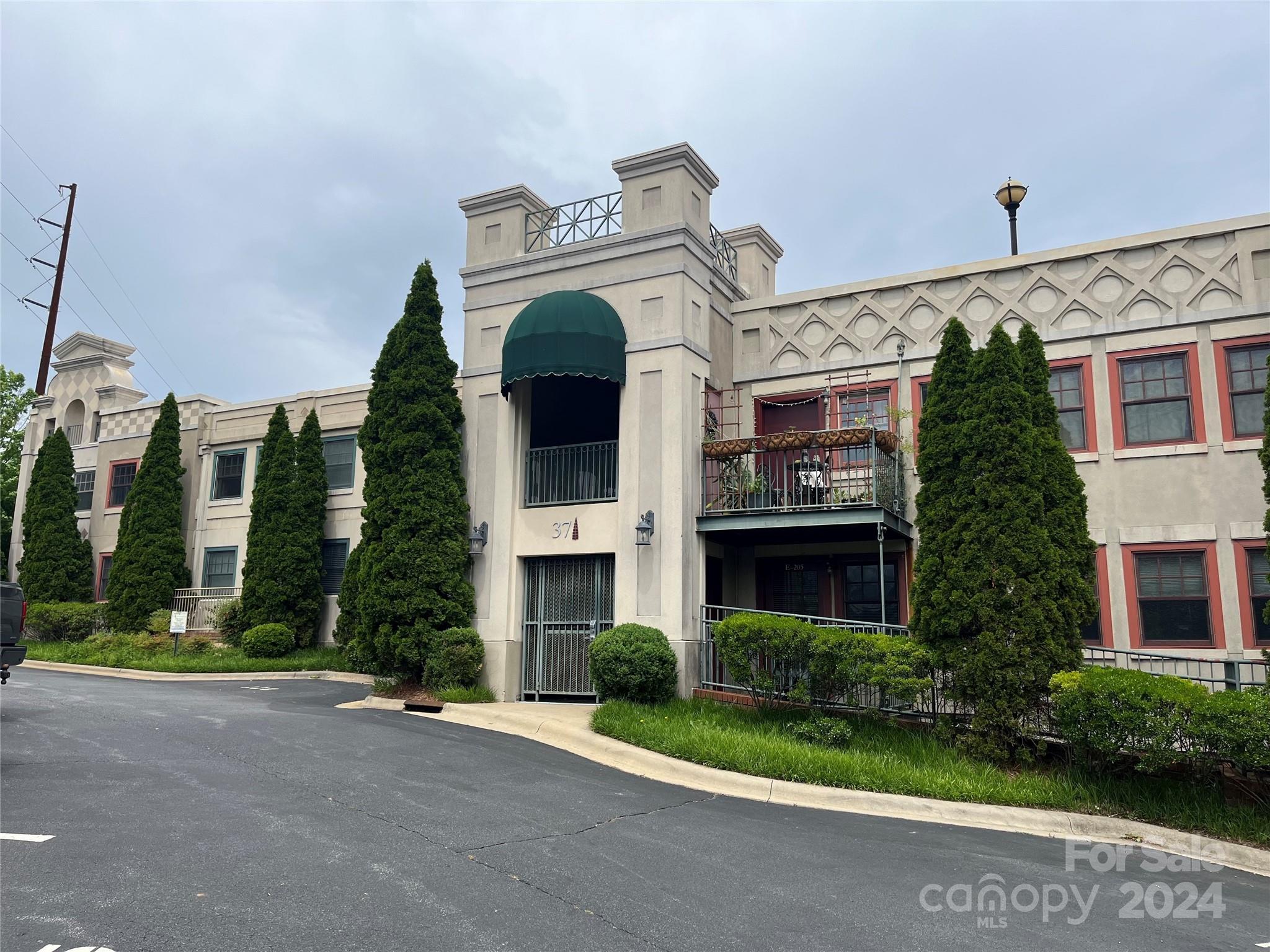 37 Hiawassee Street E103