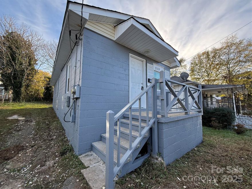This cozy 1-bedroom, 1-bathroom single-family home offers 672 sq. ft. of living space on a 0.10-acre lot. Built in 1970, the property features durable concrete block construction, city water and sewer, and a convenient gravel driveway. Located in a neighborhood with no HOA, this home is perfect for first-time buyers or investors.