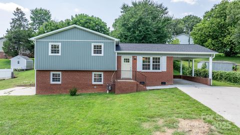 Photo of 204 Shannonbrook Drive, Newton, NC 28658 (MLS # 4285136)