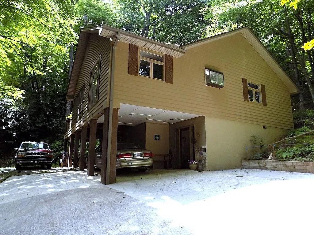 4122 Connestee Trail