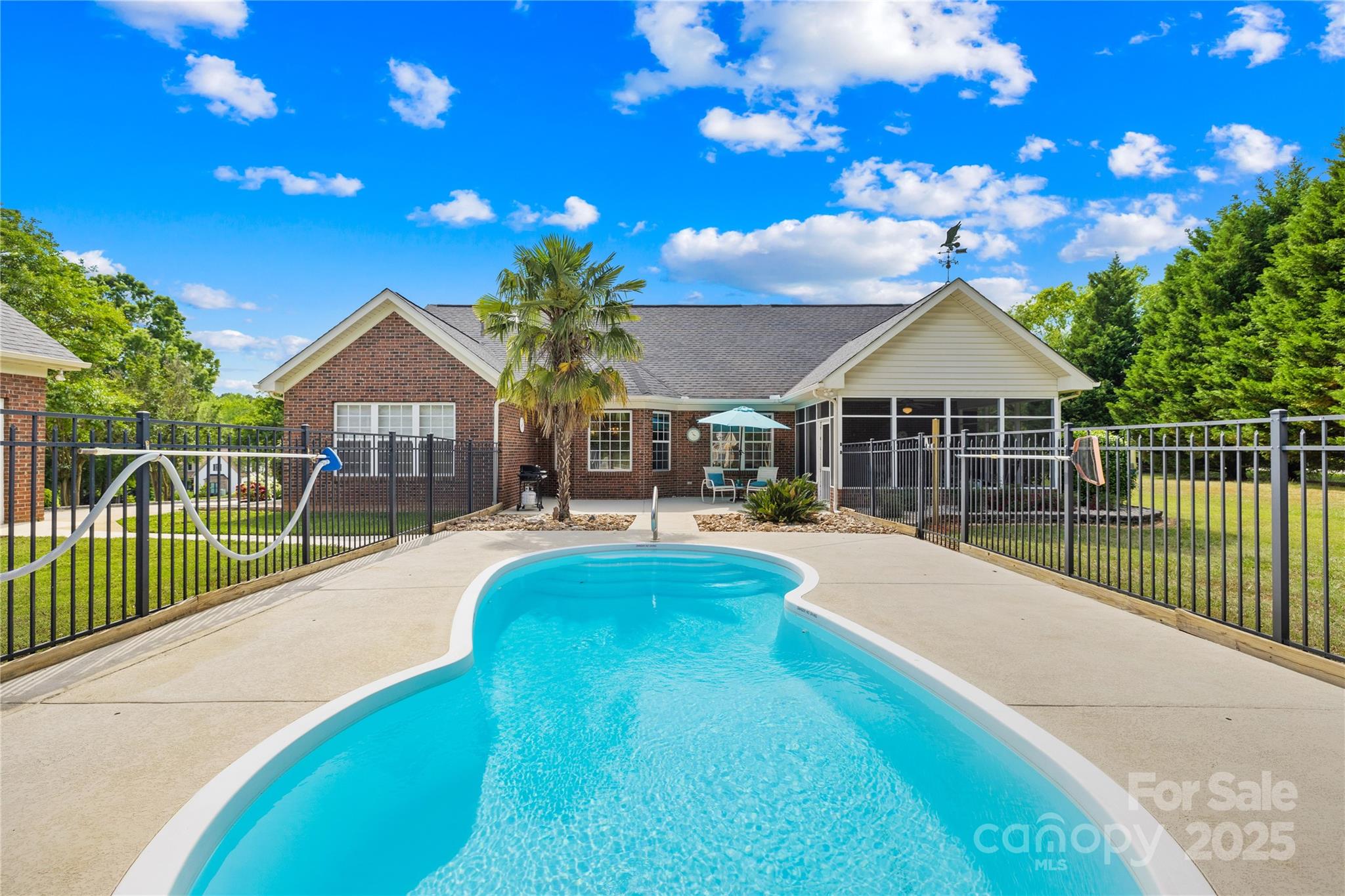 1305 Glenview Lane