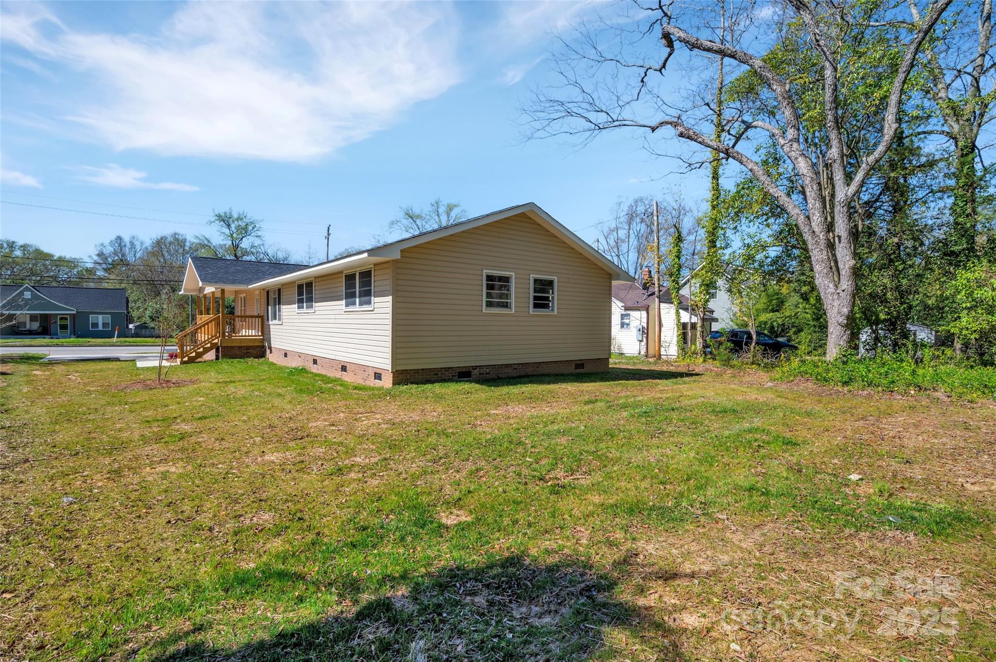 647 Black Street E
