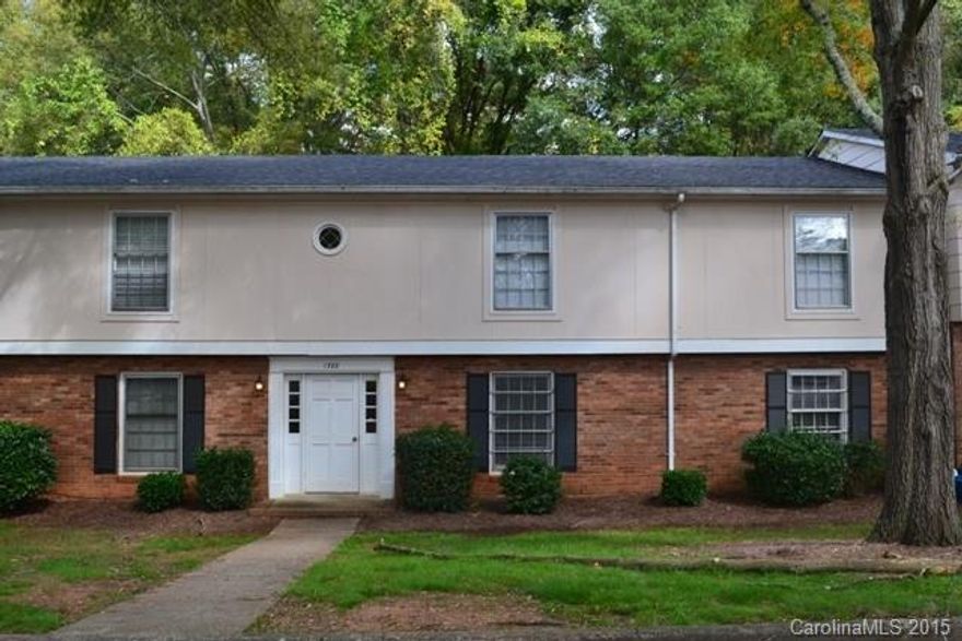 Cute condo in Tall Oaks! Tile flooring in great room and kitchen. Two bedroom with hardwoods and jack and jill bath. Community Pool! Great investment opportunity or first time home.
