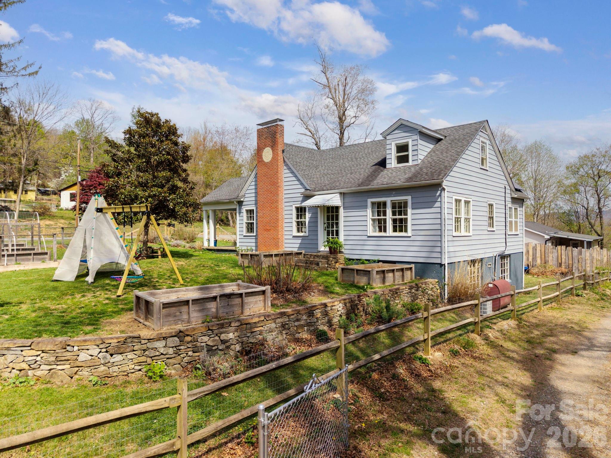 318 Stonewall Avenue