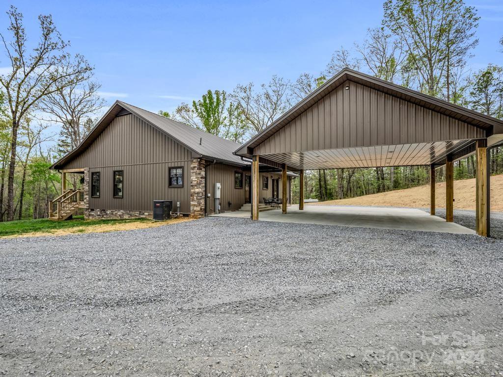 2068 Mountain Creek Road