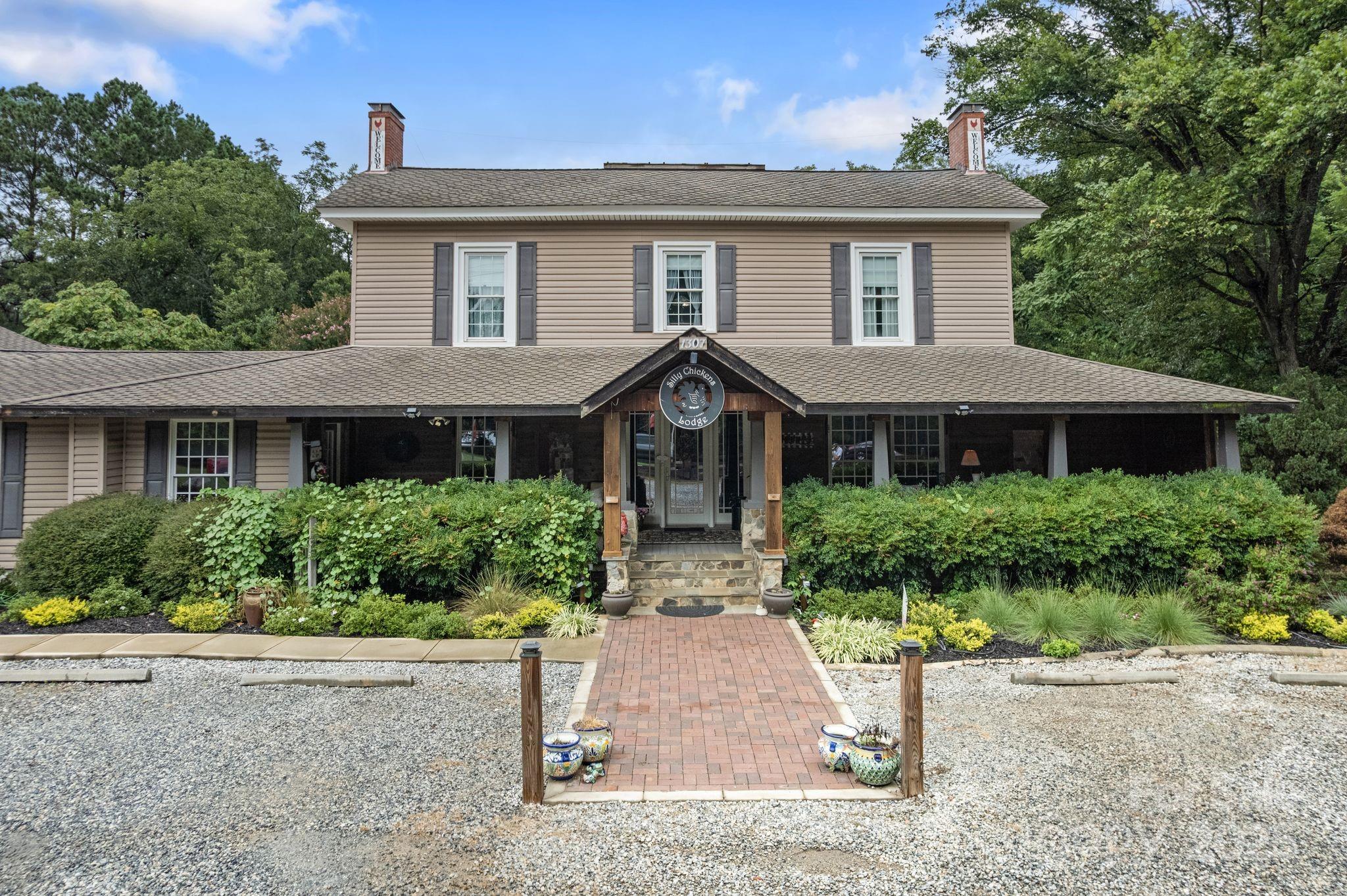 1307 Oakridge Farm Highway
