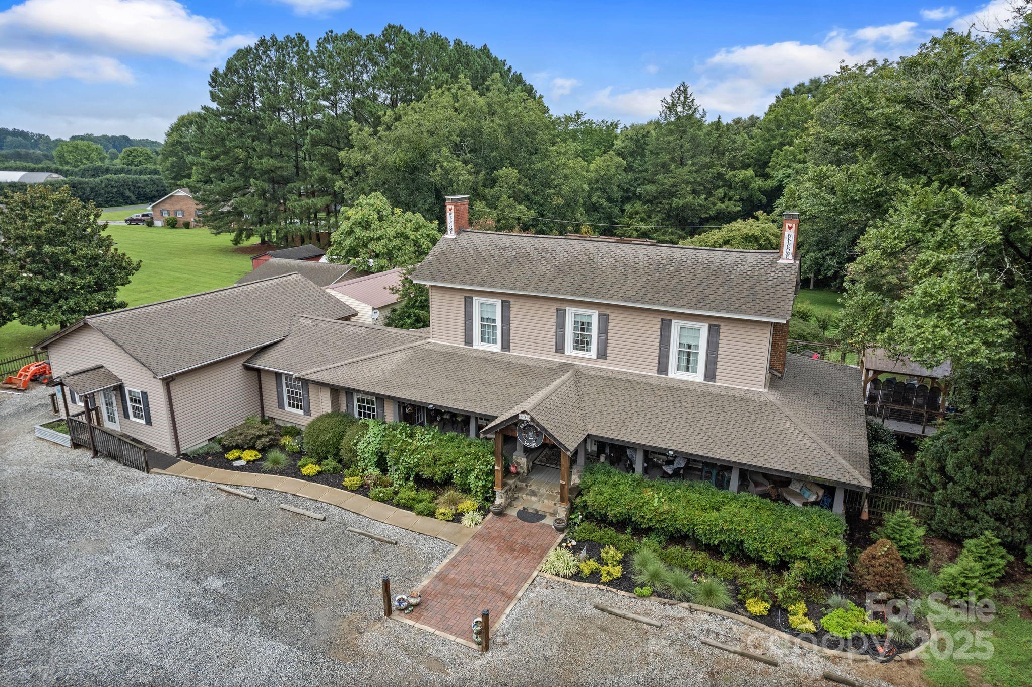 1307 Oakridge Farm Highway