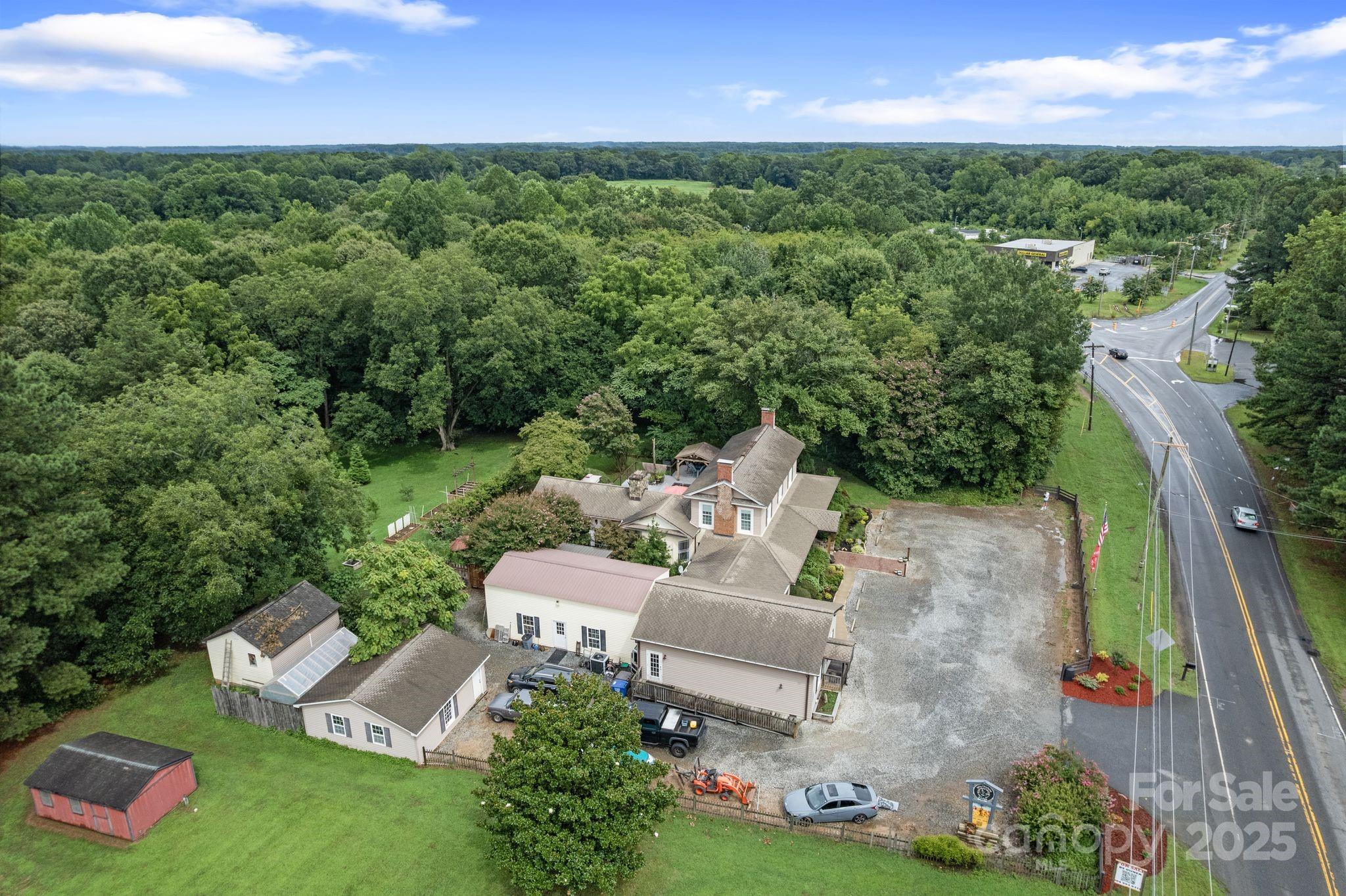 1307 Oakridge Farm Highway
