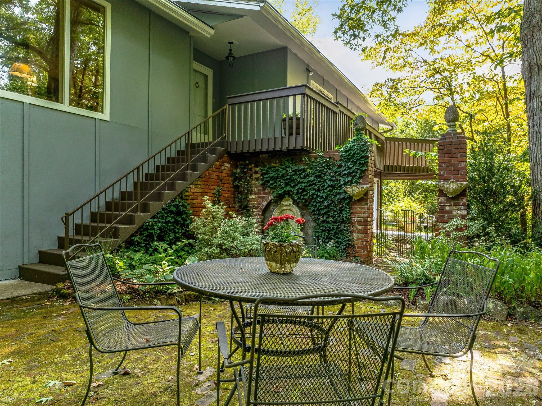 5 Hillcrest Road E