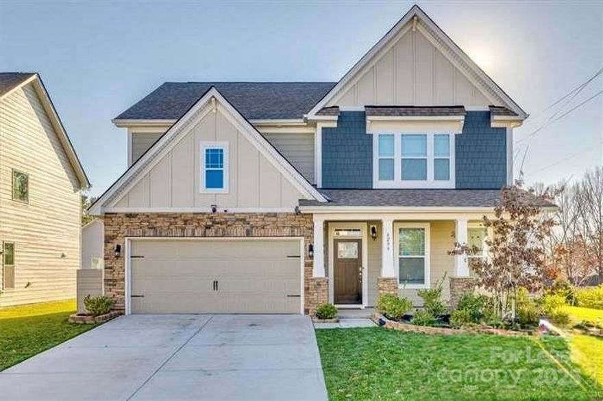 Avondale Luxury Rental Resort-Style Living!

Move right into this stunning Avondale home in [Community Name]! Enjoy resort-style amenities: pool, clubhouse, fitness center, pickleball, bocce ball, and a pet-friendly atmosphere!  Perfectly located near Ballantyne and Charlotte, with top-rated schools and shopping nearby.

This spacious home features a gourmet kitchen with granite countertops, gas cooktop, walk-in pantry, and butler's pantry.  The first-floor bedroom offers flexibility.  Hardwood floors extend throughout the main level. Relax on the screened porch with a ceiling fan, overlooking the private fenced backyard.  The expansive primary suite boasts a sitting area, huge walk-in closet, and luxurious bathroom.

Solar panels drastically reduce energy bills.  Lawn irrigation included.  $3400/month.  Schedule your showing today!