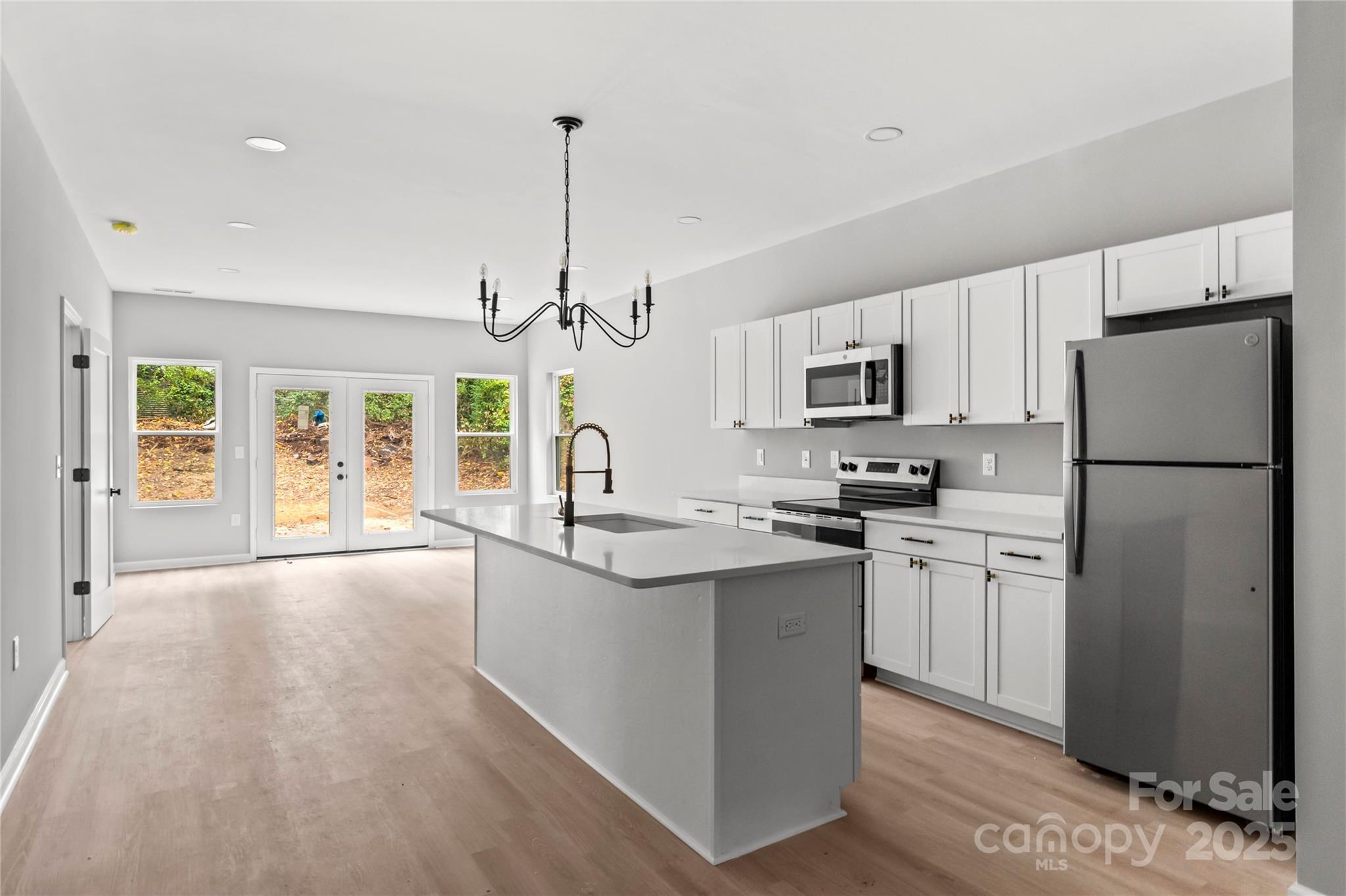 909 Roosevelt Street