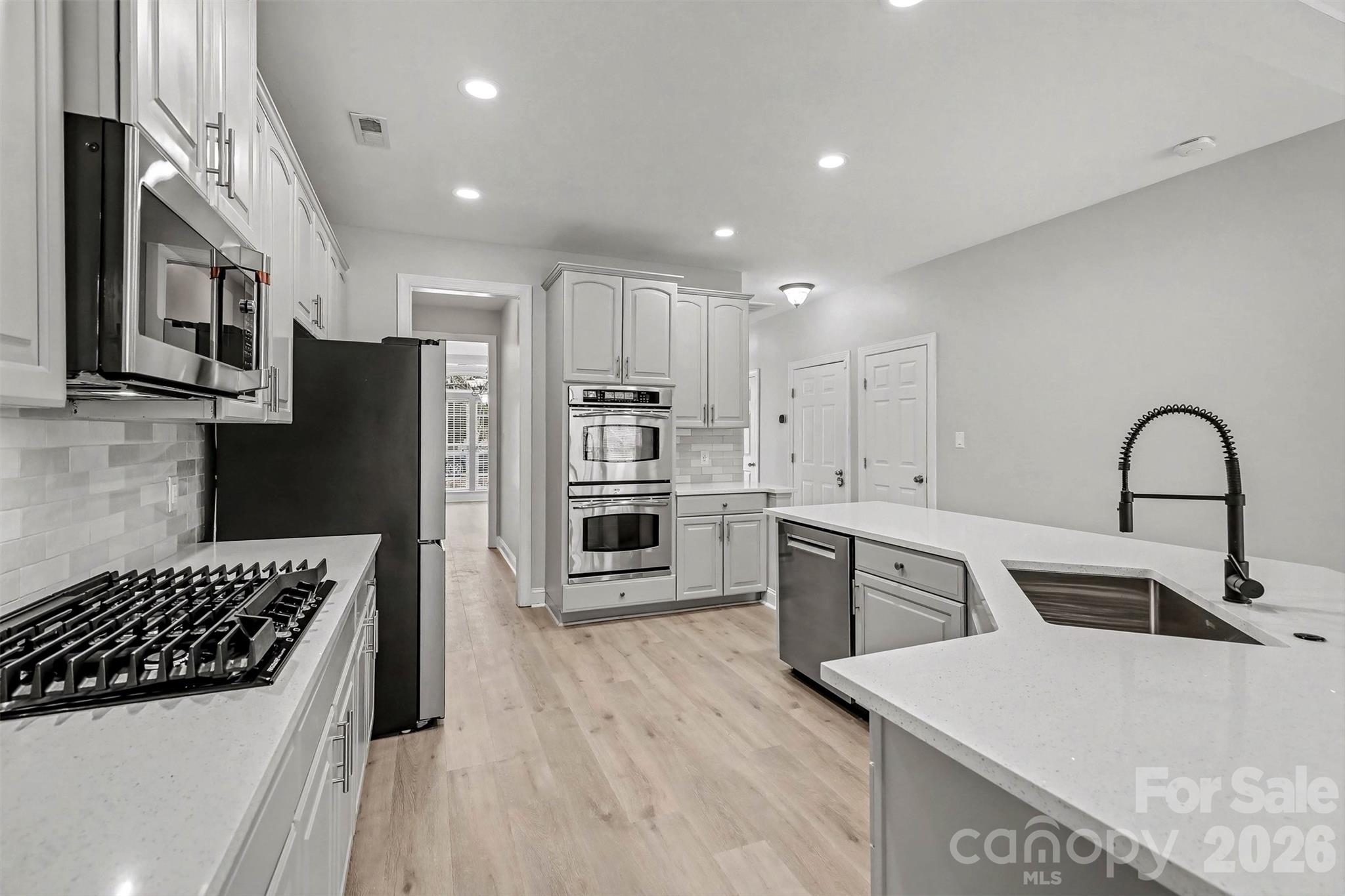 2326 Donnington Lane NW