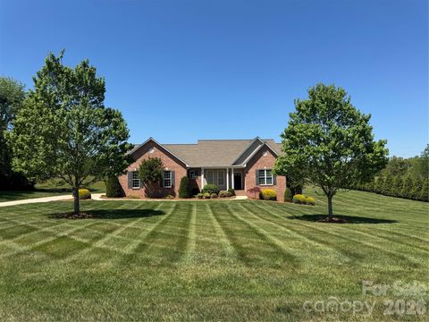 Photo of 379 Horseshoe Bend Road, Hudson, NC 28638 (MLS # 4370596)