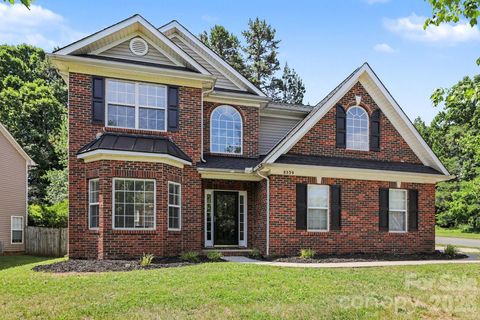 Photo of 8539 Suttonview Drive, Charlotte, NC 28269 (MLS # 4389167)