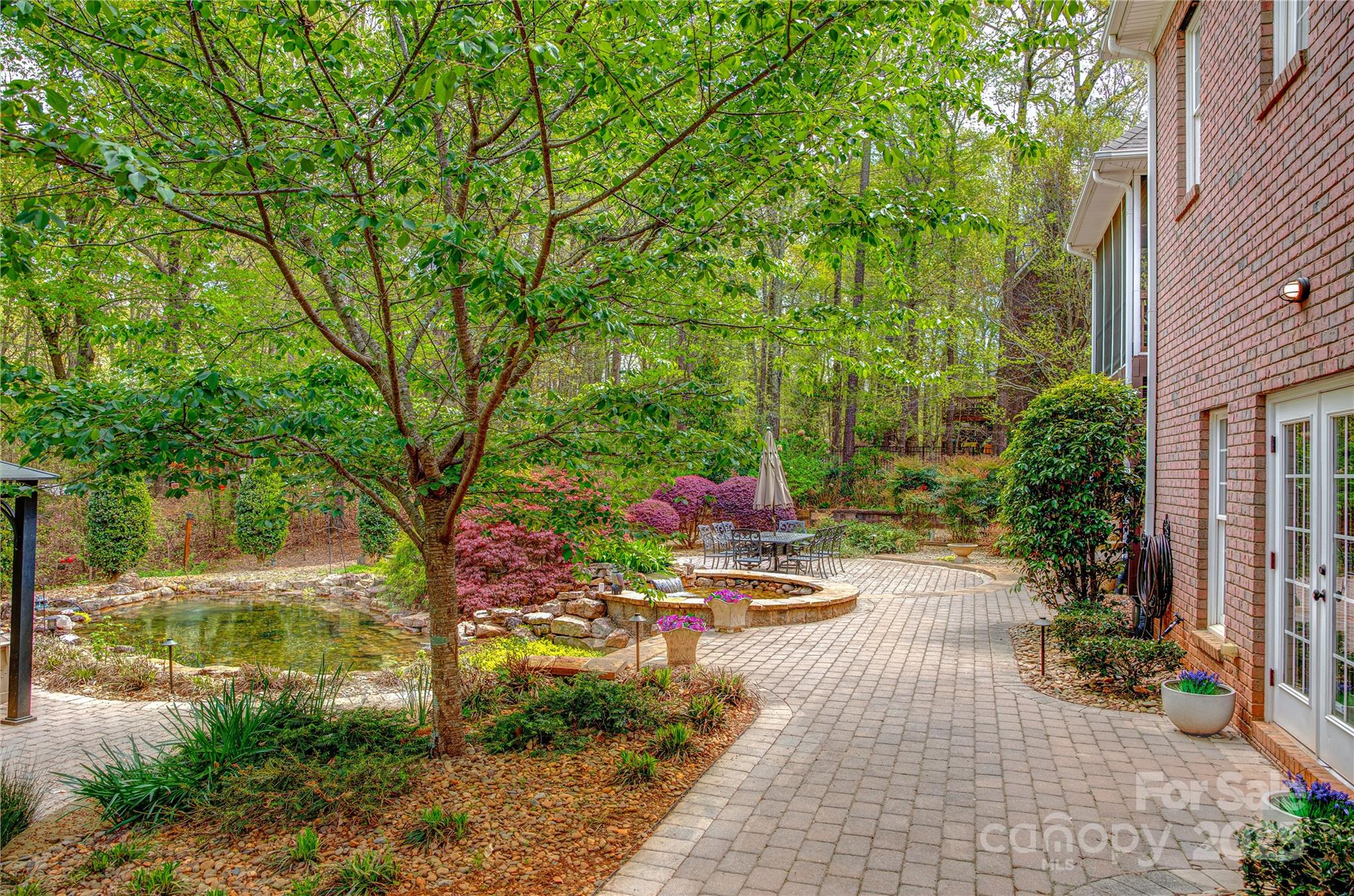305 Caledonia Way