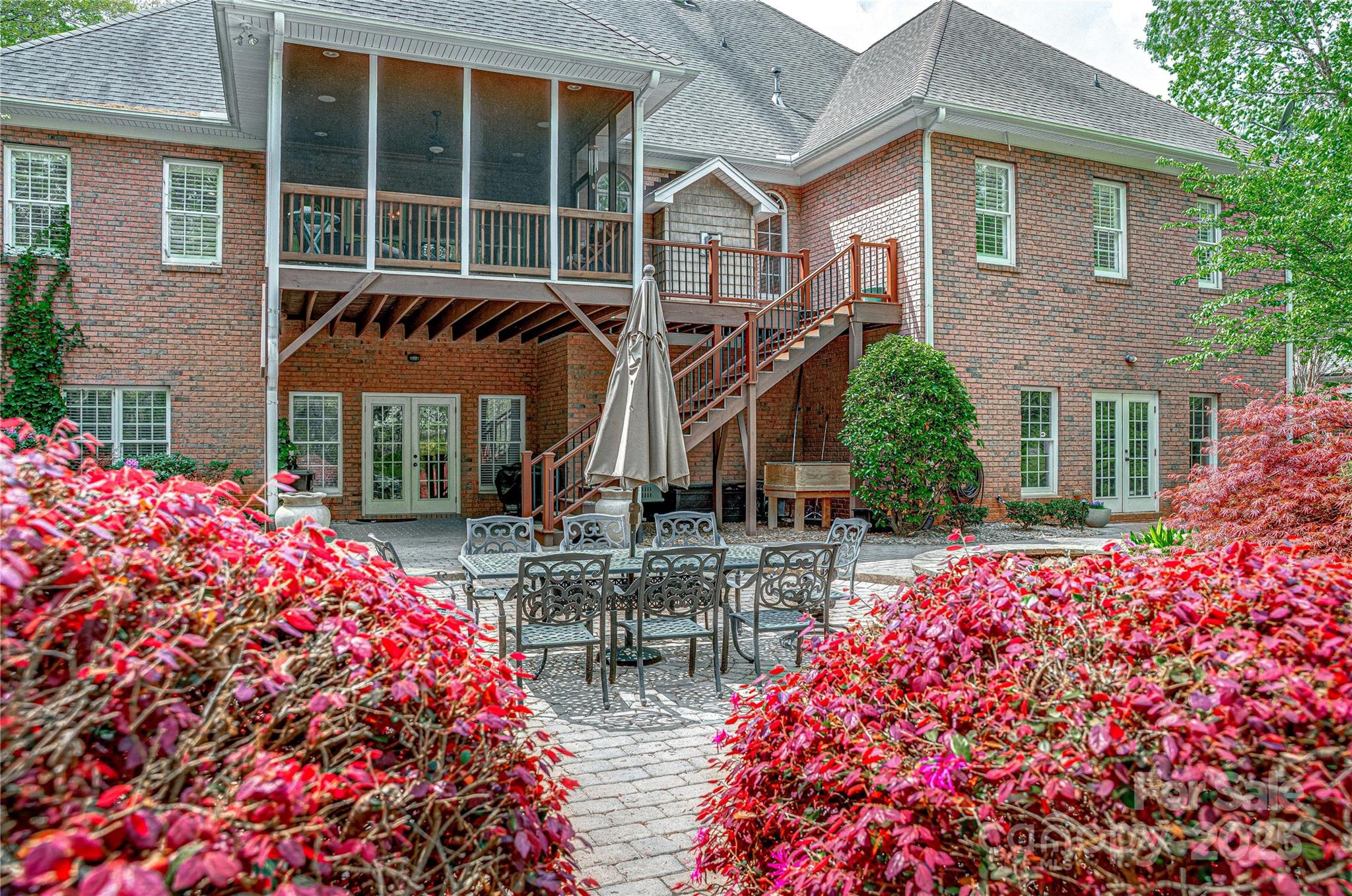 305 Caledonia Way
