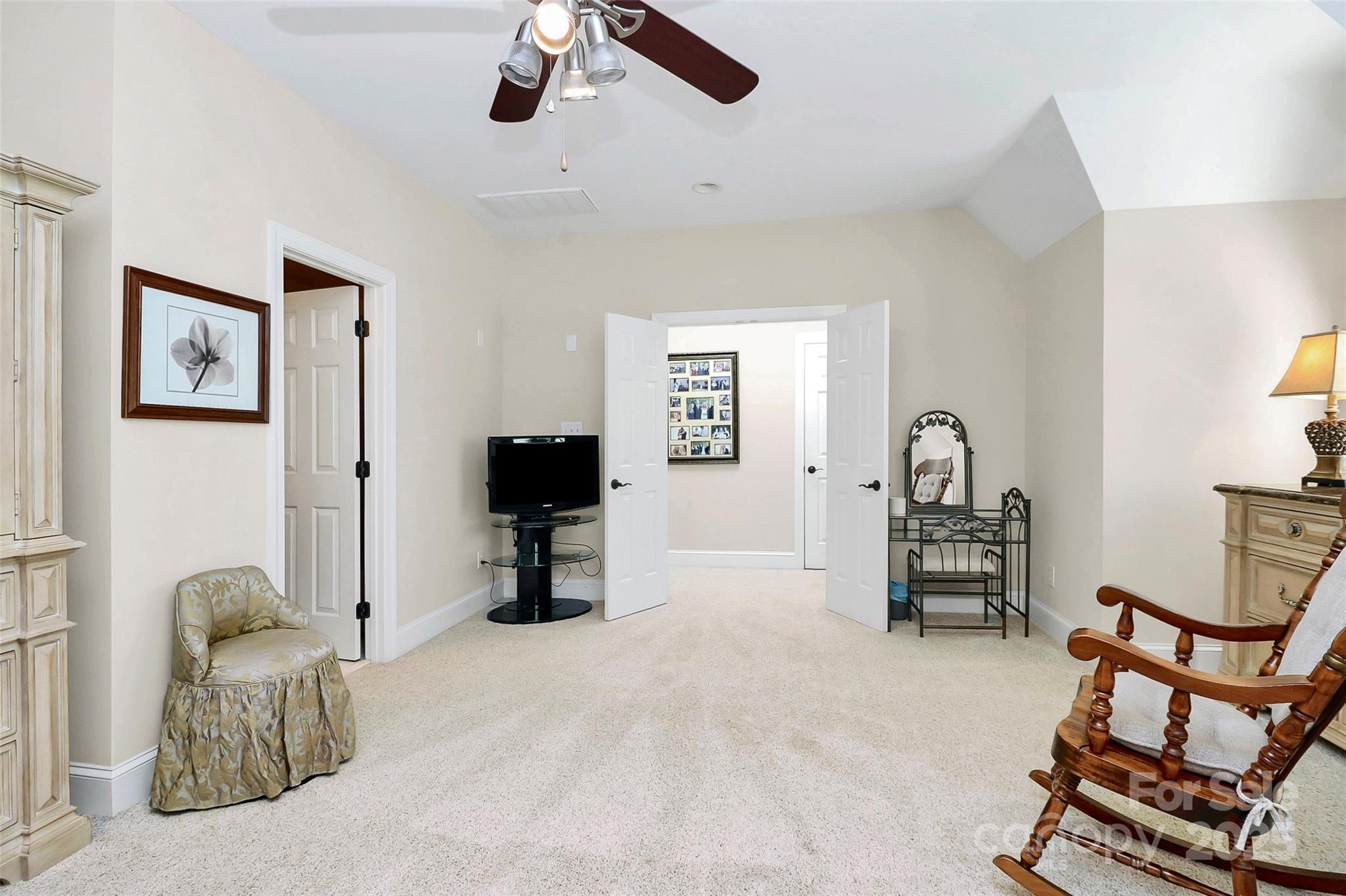 The Peninsula - Residential