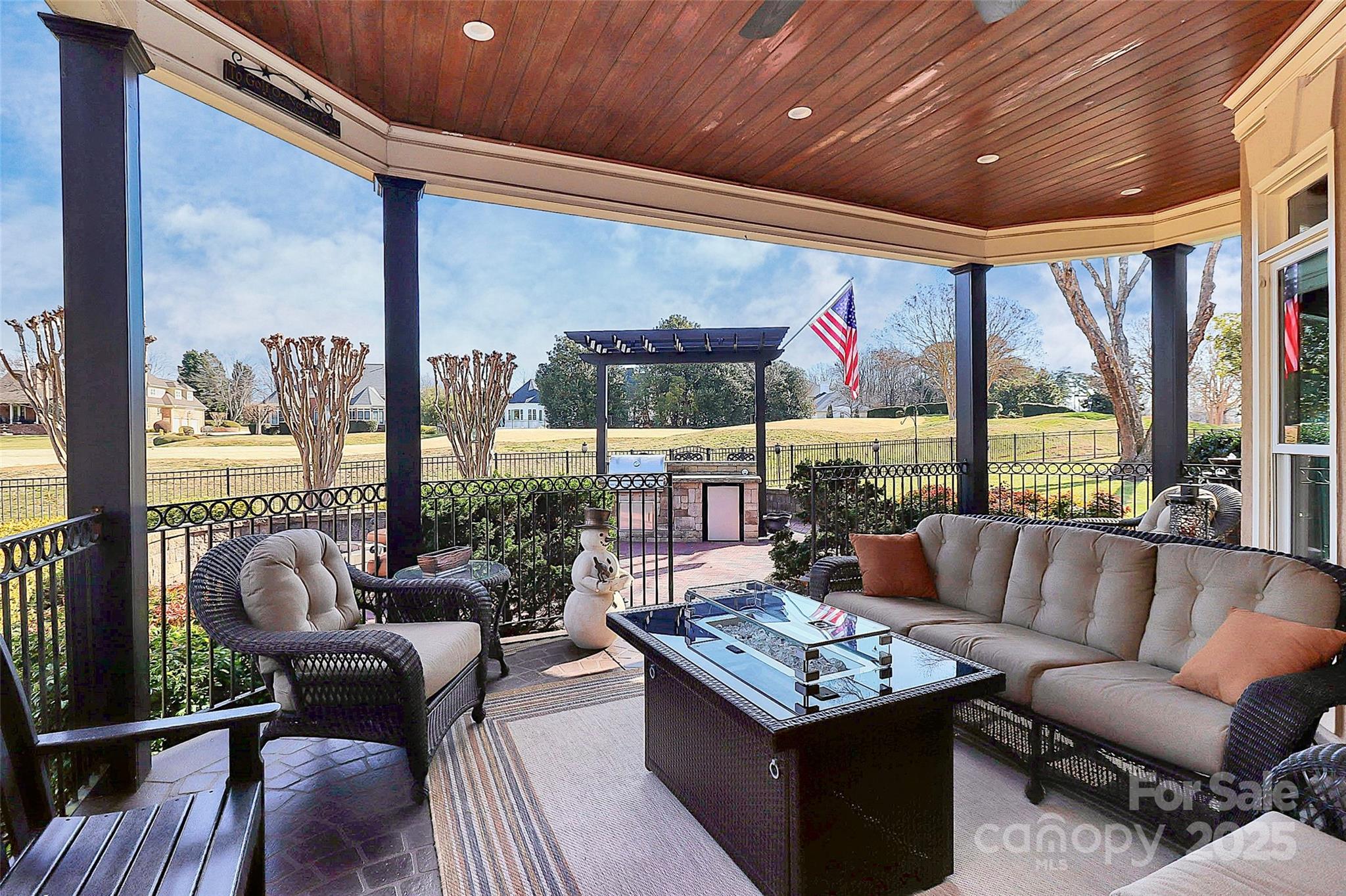 The Peninsula - Residential