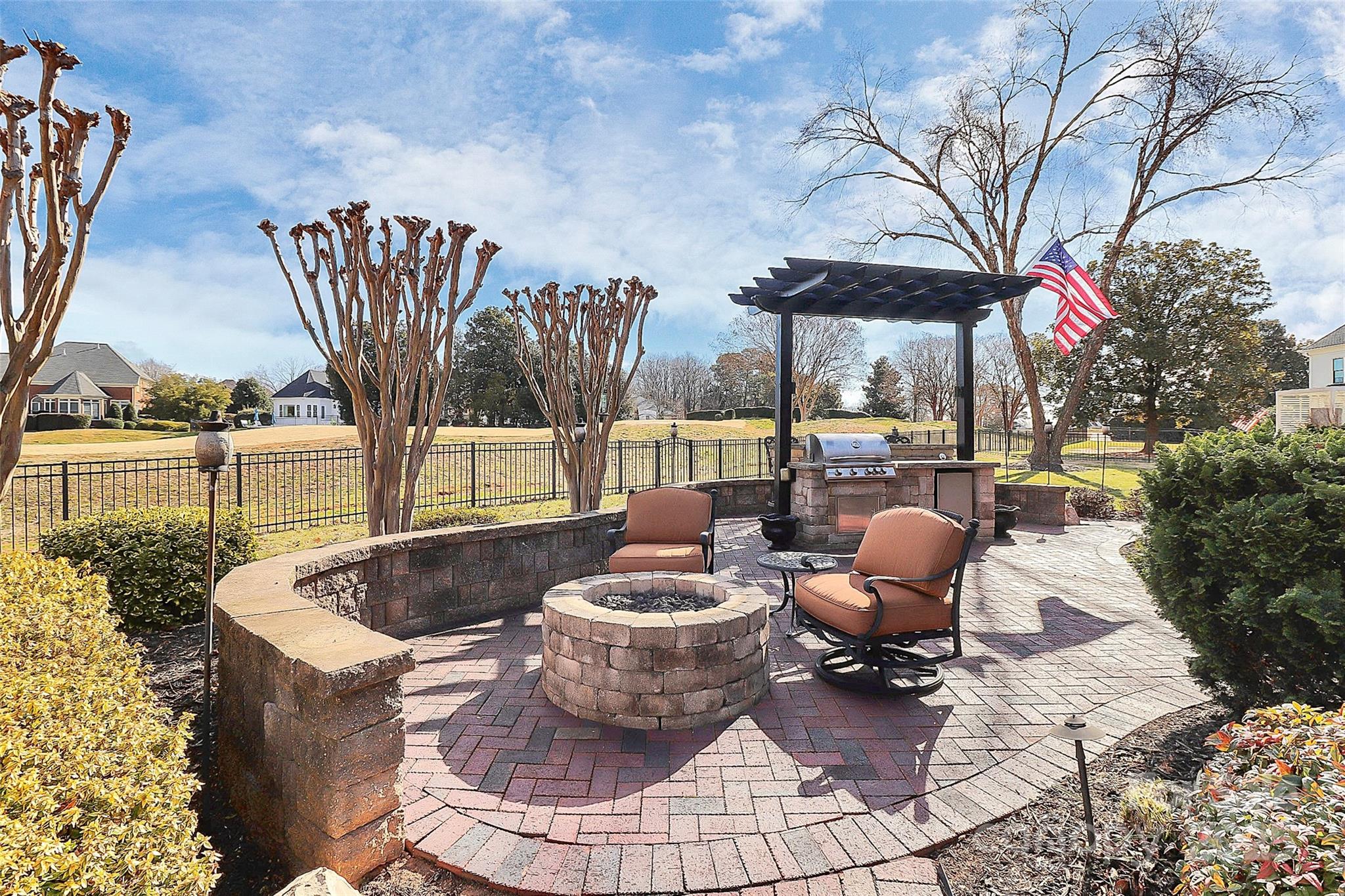 The Peninsula - Residential