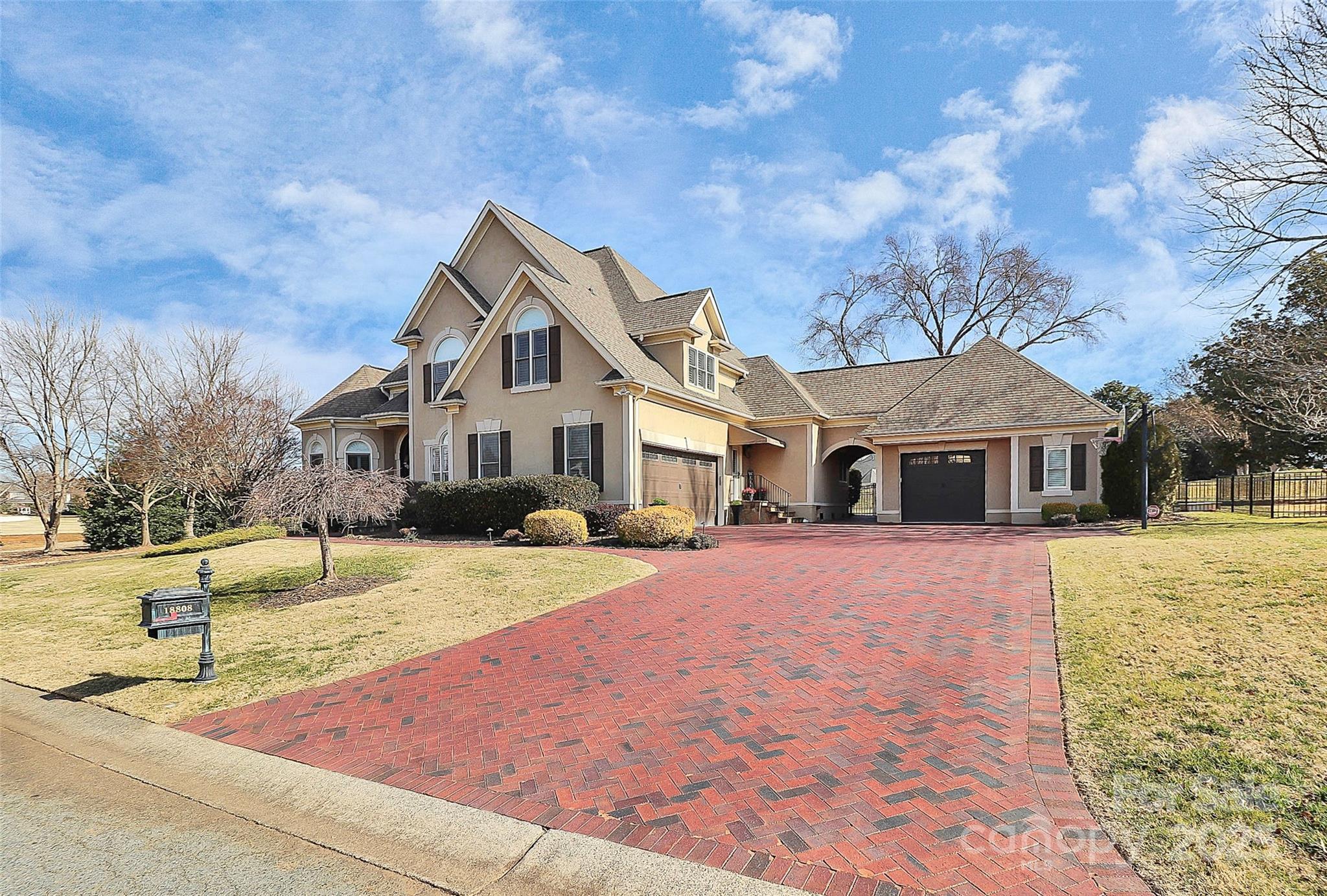 The Peninsula - Residential