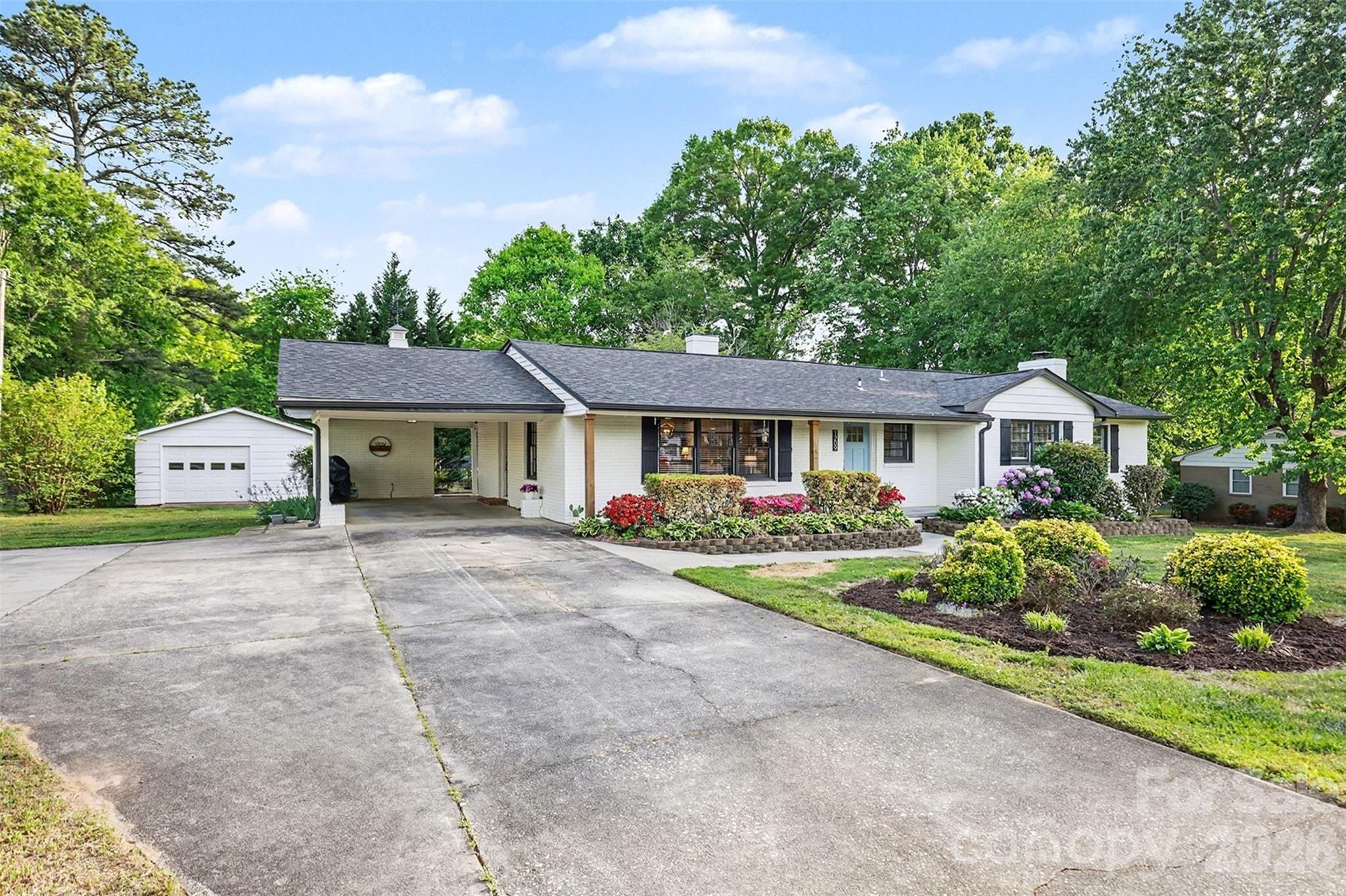 Welcome Home to 1209 Arbor Dr.