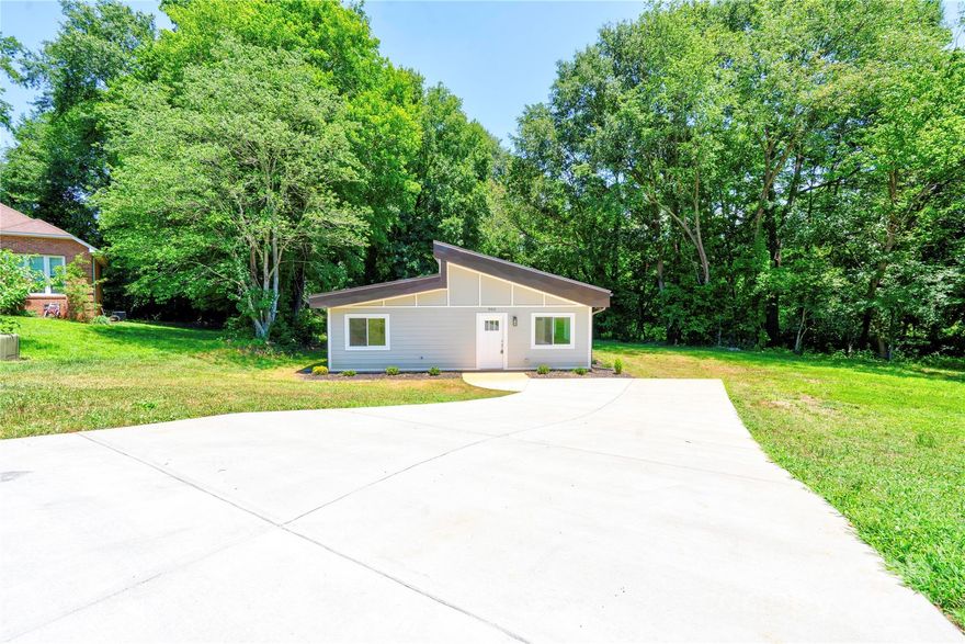 REDUCE PRICE !! 
$298,500
BRAND NEW HOME 3BEDROOMS/ 2BATHROOMS FUNDATION ON SLAB (LESS PEST,TERMITE,FUNGUS AND HUMIDITY) . MODERN TECHNOLOGY AND INGENUITY . HURRICANE PROOF STURDY METAL CONSTRUTION HOME. ENERGY EFFICIENT SPRAY FOAM INSULATION, DESIGNED WITH AN OPEN FLOOR PLAN . MANY ELECTRONIC FEATURES INSIDE , ALL THE ROOMS PREWIRED WITH ETHERNET CABLE , ELECTRIC FIREPLACE, CITY WATER & SEWER, ALL APPLIANCES INCLUDES.